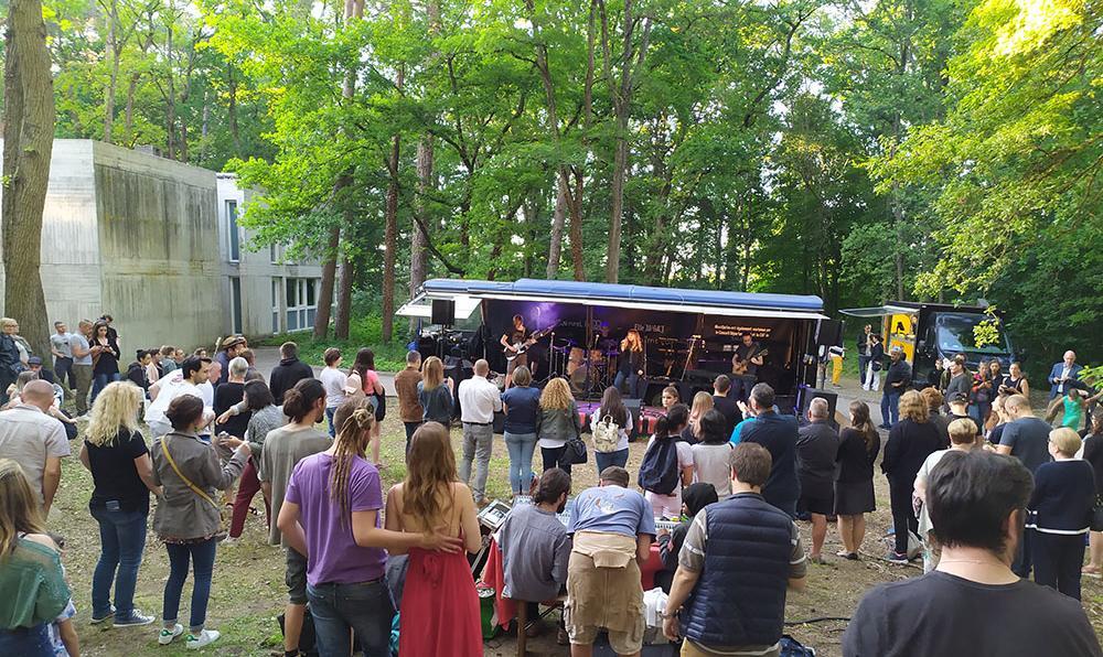 Photo d'une édition de la Fête de la Musique dans le parc du musée