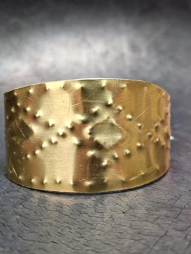 Photographie d'un bracelet en bronze réalisé au cours d'une animation pédagogique