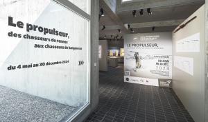 Vue de l'exposition "Le propulseur, des chasseurs de rennes aux chasseurs de kangourous"