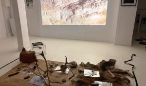 Photographie d'une animation sur la Préhistoire dans une micro-folie