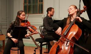 Vue du Trio Aralia, trio de musique de chambre, en concert