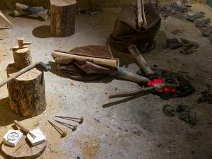Reconstitution d'un atelier de bronzier
