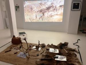 Photographie d'une animation sur la Préhistoire dans une micro-folie