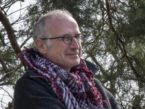 Photographie du préhistorien Boris Valentin