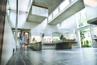 Vue de la salle 7 du musée consacrée aux âges des métaux