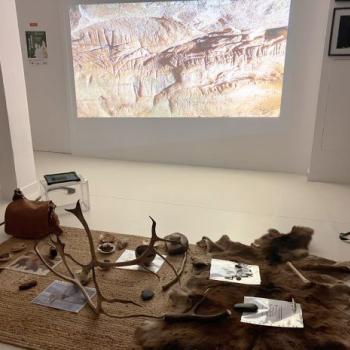 Photographie d'une animation sur la Préhistoire dans une micro-folie