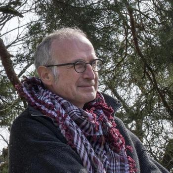 Photographie du préhistorien Boris Valentin