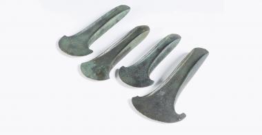 Haches en bronze découvertes à Misy-sur-Yonne (77)