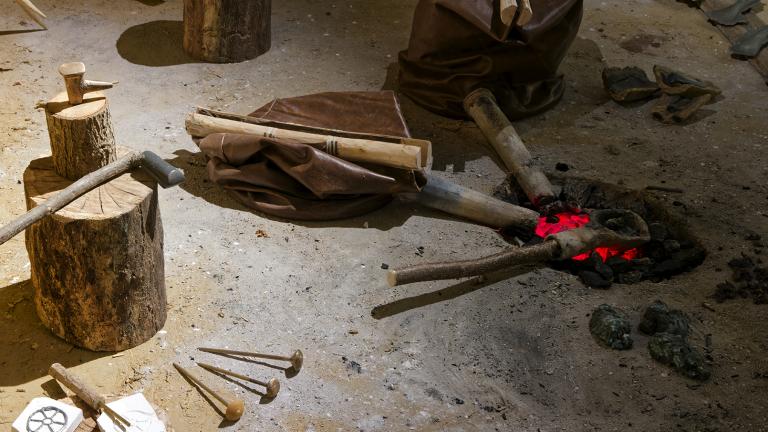 Reconstitution d'un atelier de bronzier