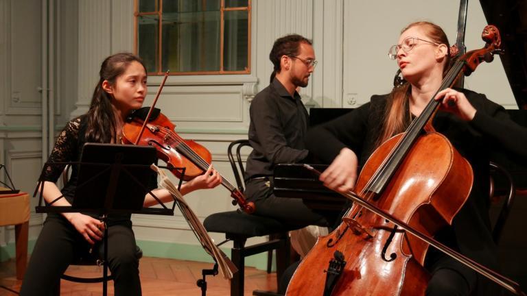 Vue du Trio Aralia, trio de musique de chambre, en concert