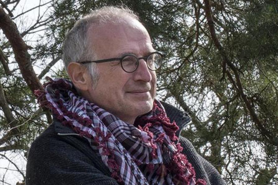 Photographie du préhistorien Boris Valentin