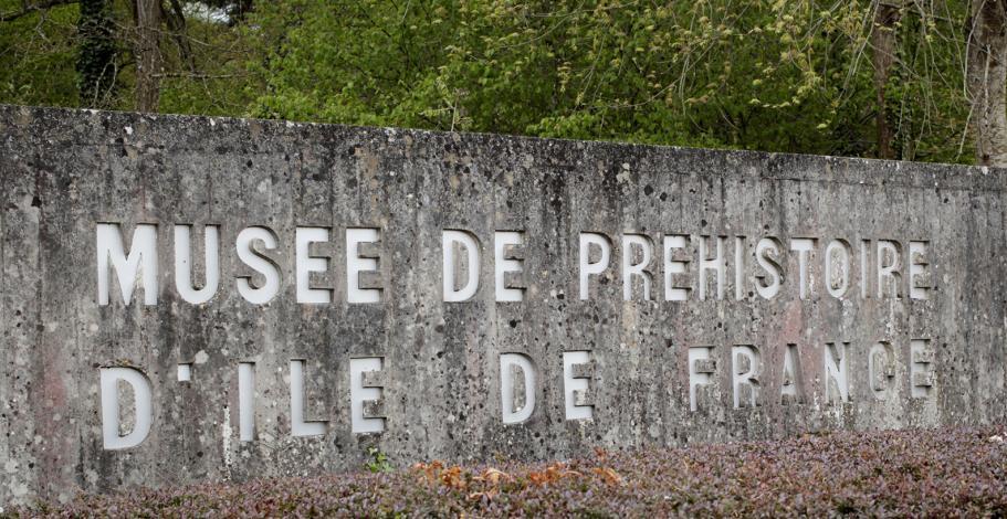 Le musée départemental de Préhistoire d’Île-de-France.