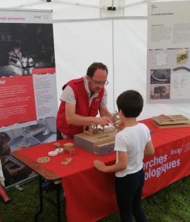 Photographie d'une animation consacrée aux meules et aux moulins