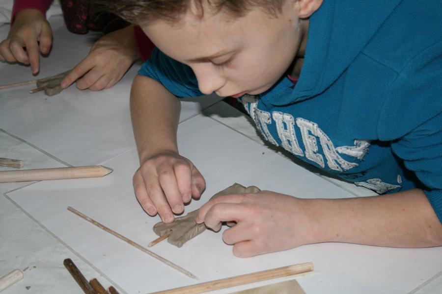 Photographie d'une animation de modelage