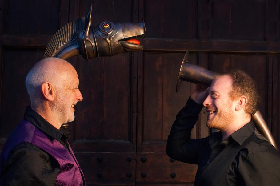 musiciens pourvus de leur carnyx (cor en bronze de l'ancien monde celtique et étrusque)